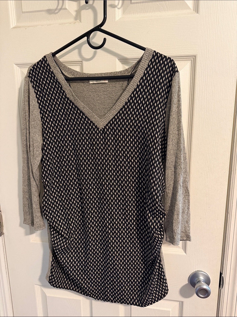 Le Lis Two-Tone Maternity Knit Top